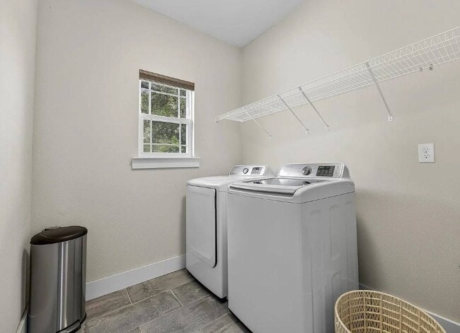 Building Photo - 417 W Belmont St