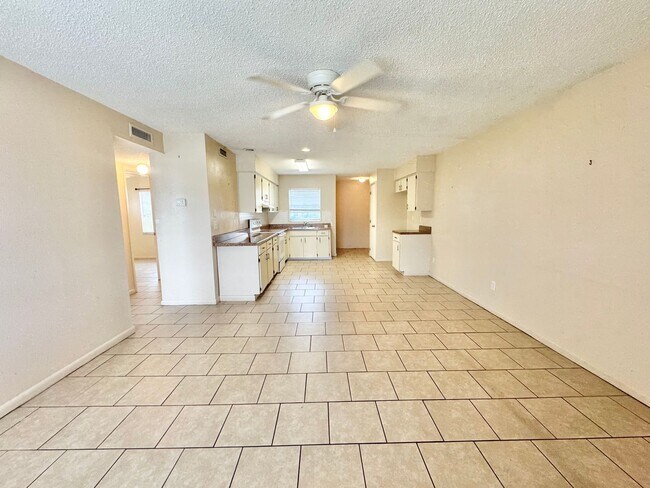 Foto del edificio - 2538-2540 Elm Ave