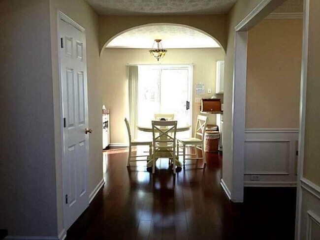 Building Photo - 1245 Winthrope Chase Dr