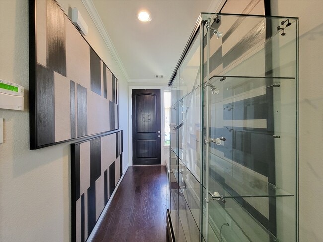 Building Photo - 432 N Live Oak St
