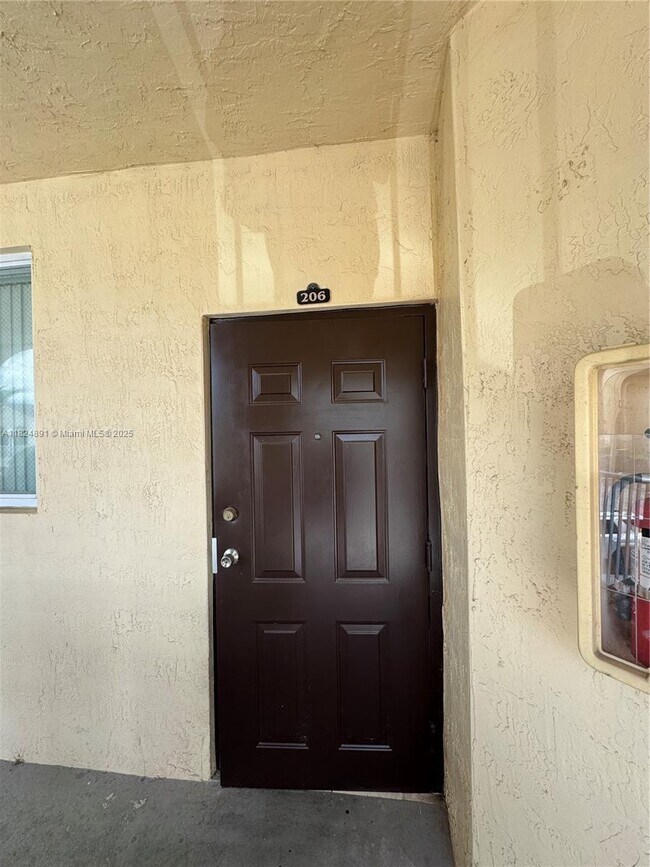 Foto del edificio - 1536 SE 25th St