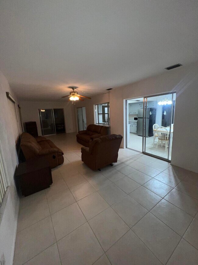 Foto del edificio - 4941 NW 55th St