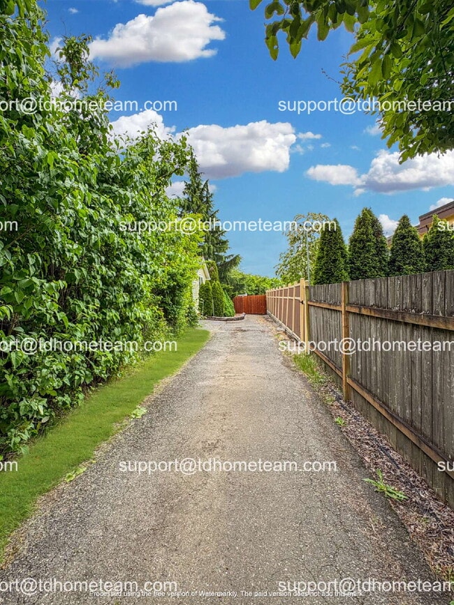 Building Photo - "Charming 2-Bed Gem in Renton with Granite Elegance – 620 sqft of Cozy Living!"