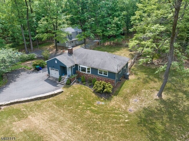 Foto del edificio - 422 Hollow Rd