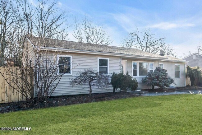 Building Photo - 905 Harrison Rd