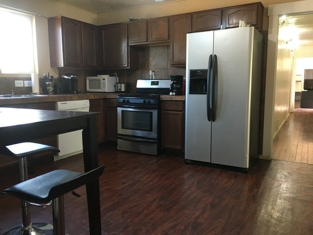 Primary Photo - 44 W Thomas Ln