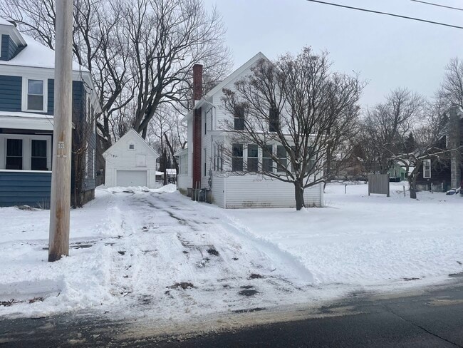 Building Photo - 242 N Hamilton St