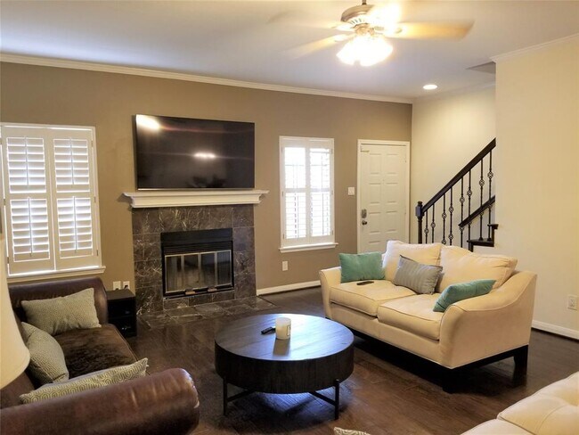 Building Photo - 9850 Pagewood Ln