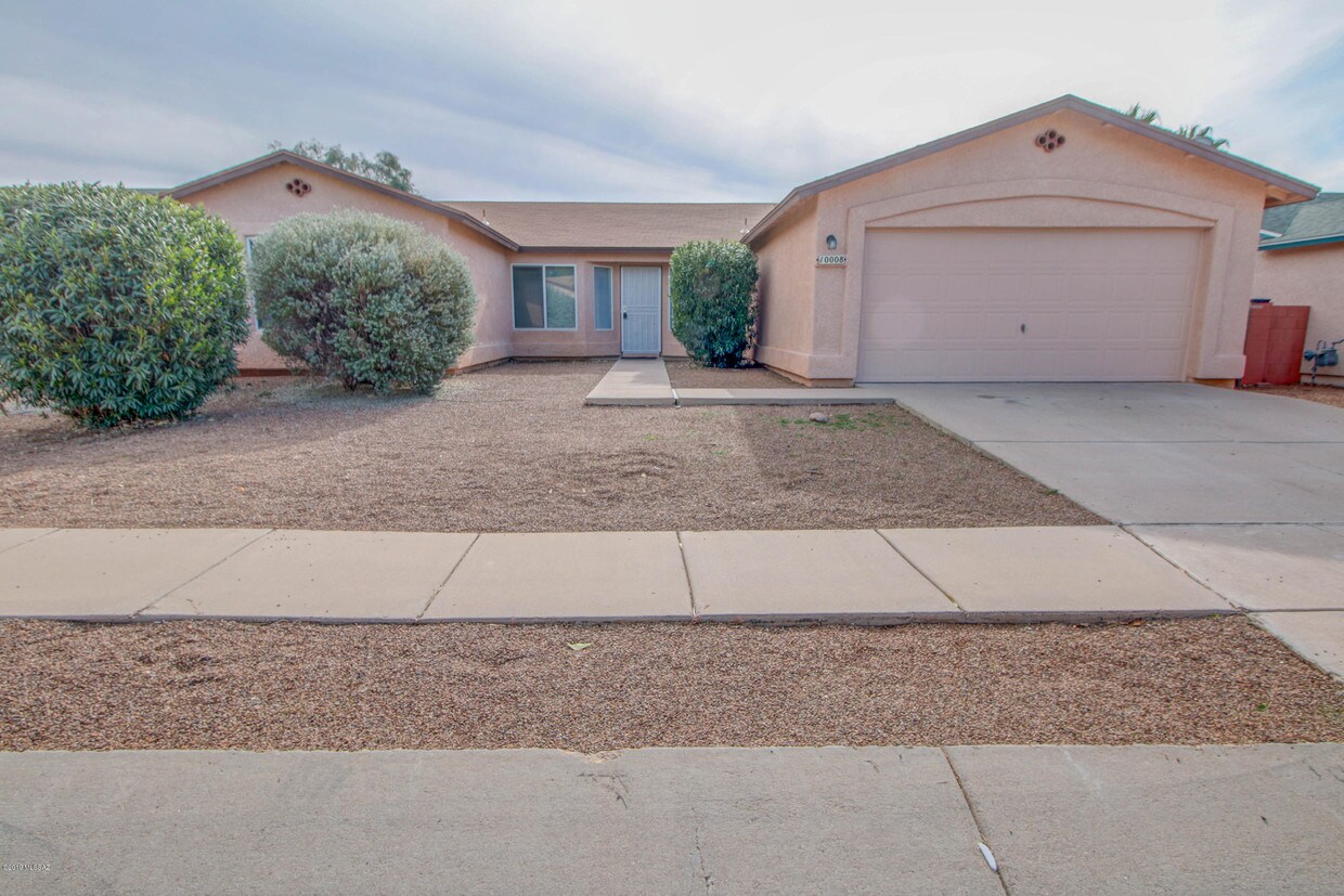 Primary Photo - 10008 E Moonstruck Way