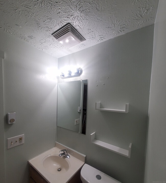 Building Photo - 949 Pleasant Valley Rd