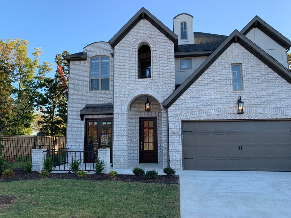 2501 SW Hampton Ave, Bentonville, AR 72713 House Rental in