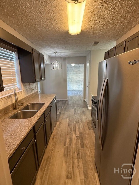 Foto del edificio - 225 Redan Dr