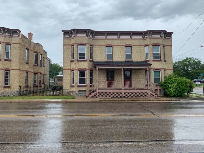 Building Photo - Beautifully Remodeled 2 bed 1 bath