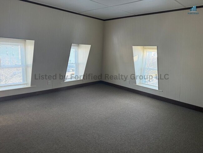 Building Photo - 825 Plymouth Ave