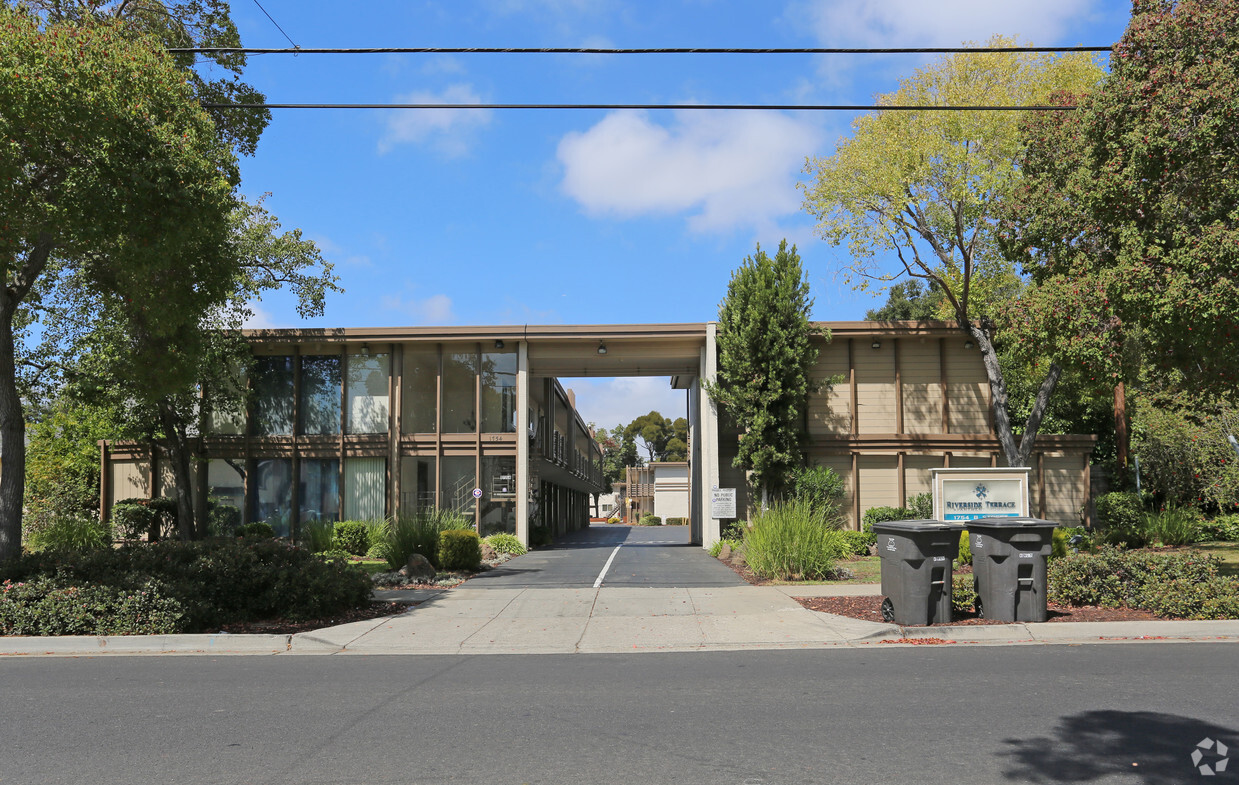 Building Photo - Riverside Terrace