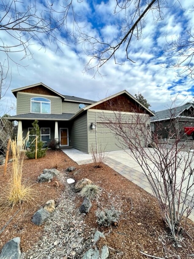 Primary Photo - Beautiful 4 bedroom NW Bend Home!