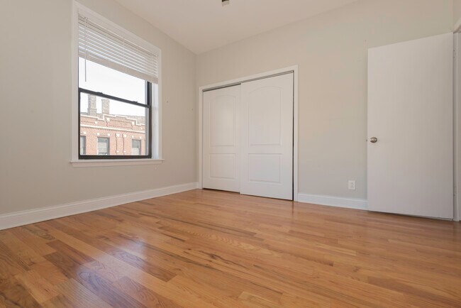 Foto del edificio - 3358 N Broadway St