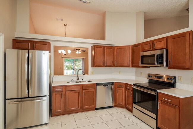 Building Photo - 8173 Pilgrims Trace Dr