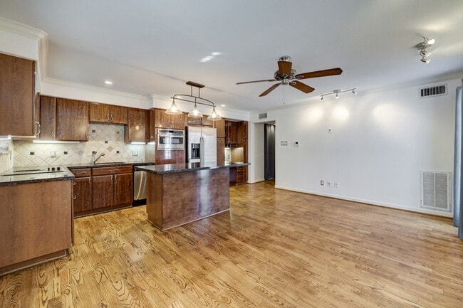 Building Photo - 1449 Heights Blvd