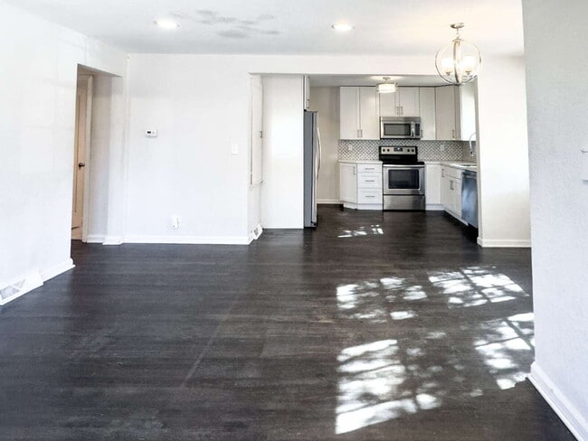 "Spacious 5-Bedroom Gem on Locust Street – 2,053 Sq. Ft. of Comfort in Denver's Heart!" - "Spacious 5-Bedroom Gem on Locust Street – 2,053 Sq. Ft. of Comfort in Denver's Heart!" Apartment