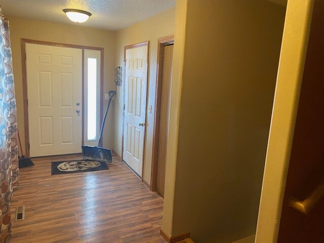 Entrada - puerta de garaje - 1302 Westport Beach Way