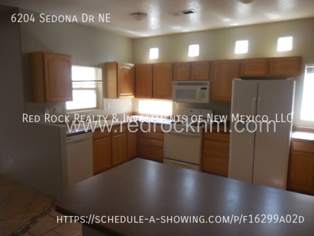 Foto del edificio - 6204 Sedona Dr NE