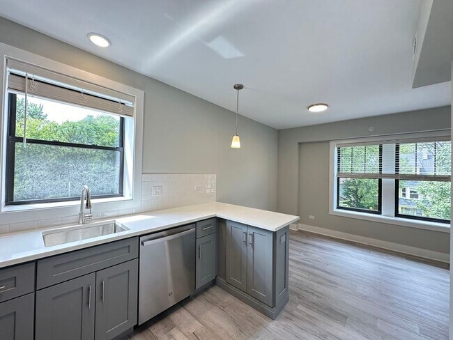 Building Photo - 1130 Oak