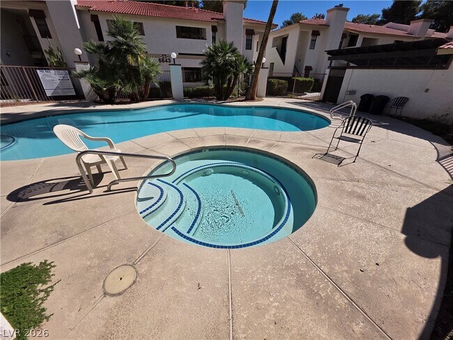 Foto del edificio - 6671 W Tropicana Ave