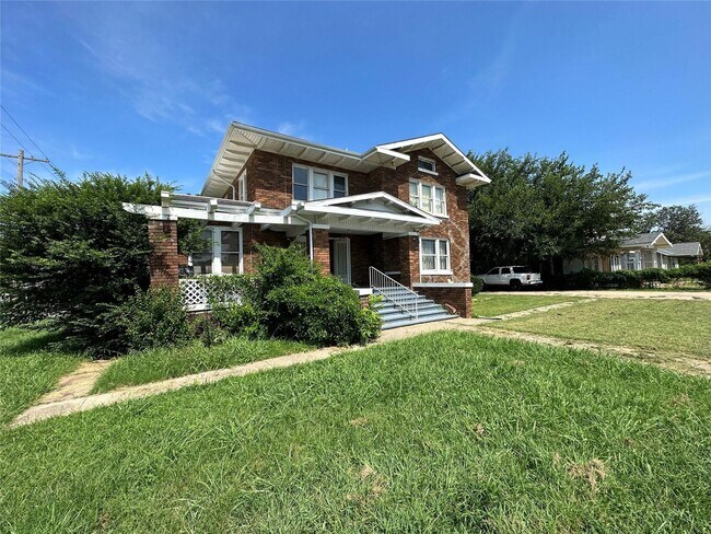 Foto del edificio - 4 Bed 2 Bath, 2 story Near Downtown Ardmore
