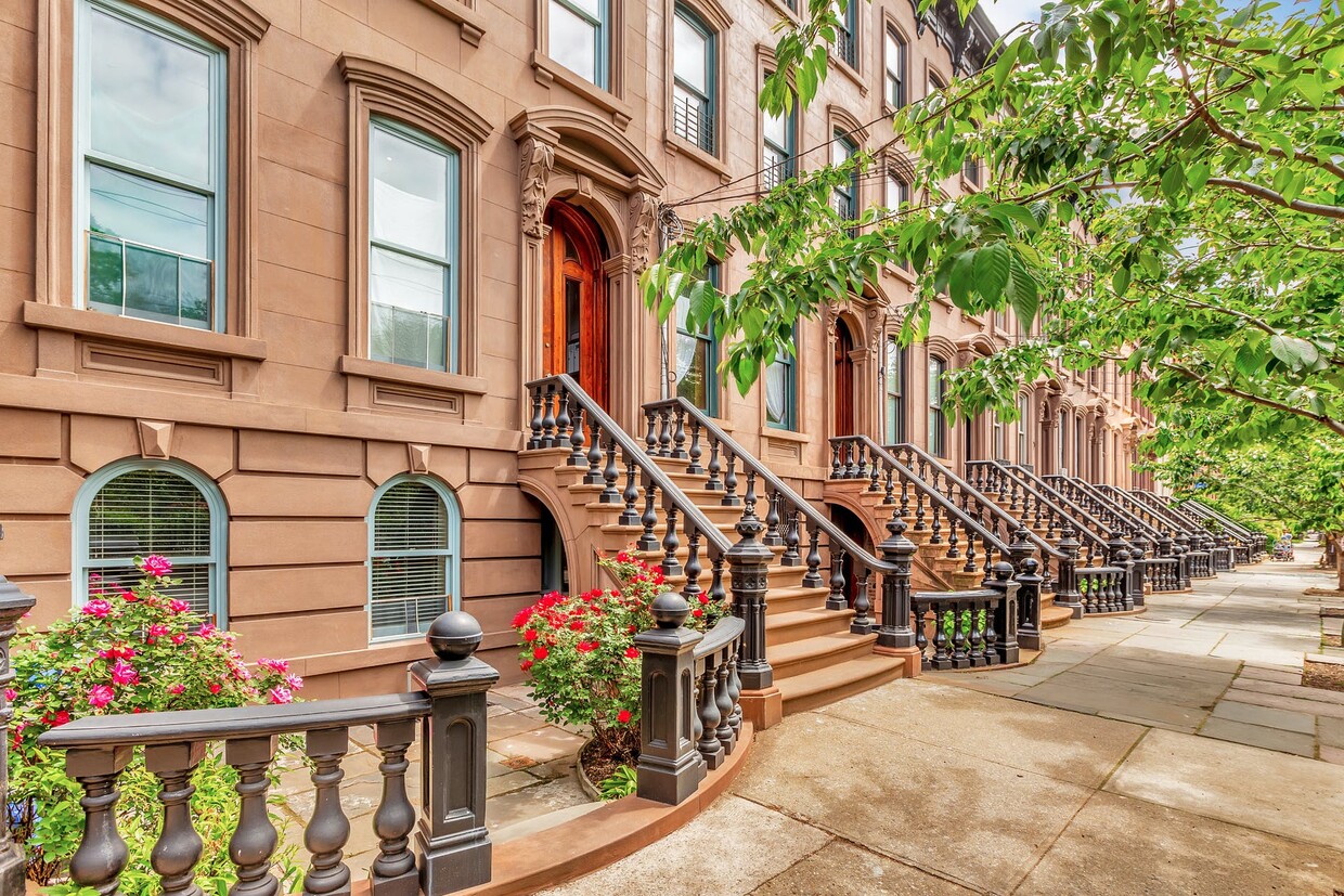 Primary Photo - 276 Montgomery St