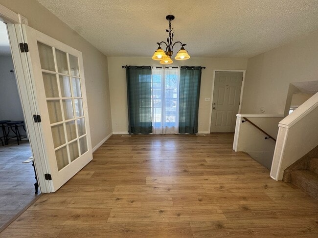 Foto del edificio - Charming 3-Bedroom Home with Bonus Living ...