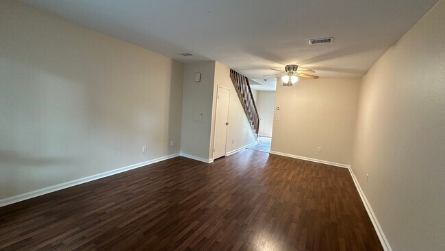 Foto del edificio - Large spacious 2 Bedroom in UTC