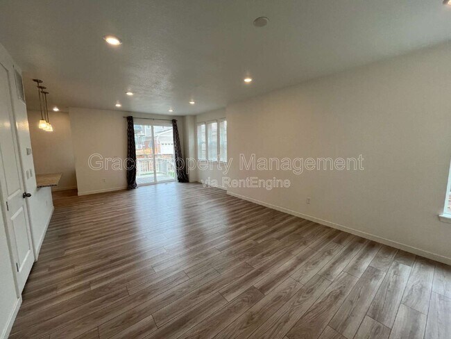 Foto del edificio - 17666 Olive St