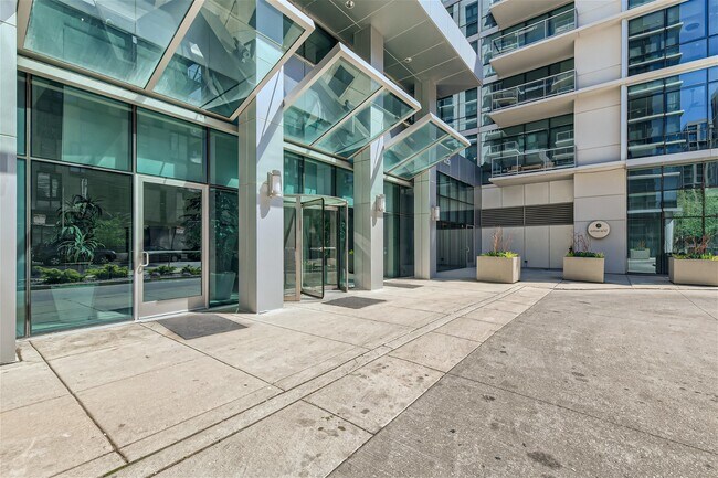 Building Photo - 125 S Green St
