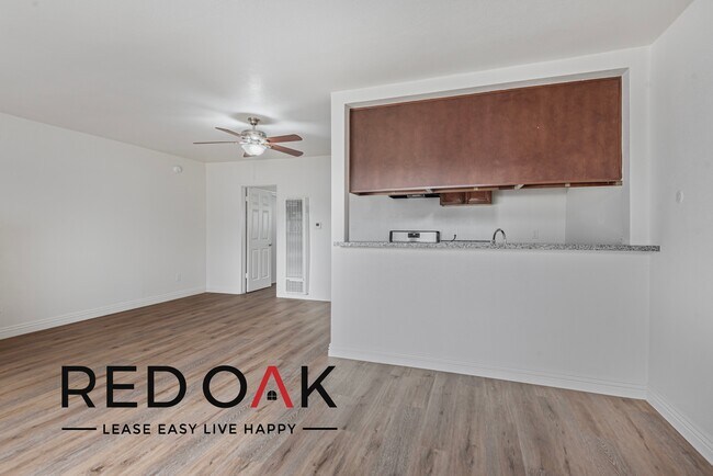 Foto del edificio - Stunning, Remodeled One Bedroom with a Spa...