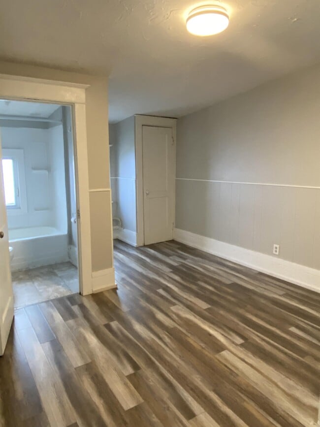 Building Photo - 385 Lutz St