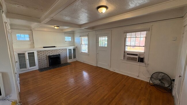 Building Photo - 822 Prospect St