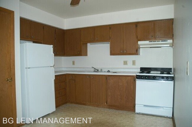 Building Photo - 3800-3840 S 84th St