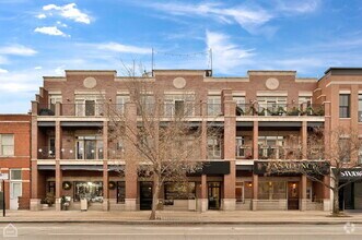 Building Photo - 2154 W Roscoe St