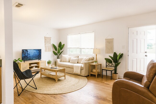 Building Photo - 2 Bedroom Close to Campus