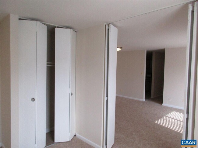 Building Photo - 820 Runnel Ct