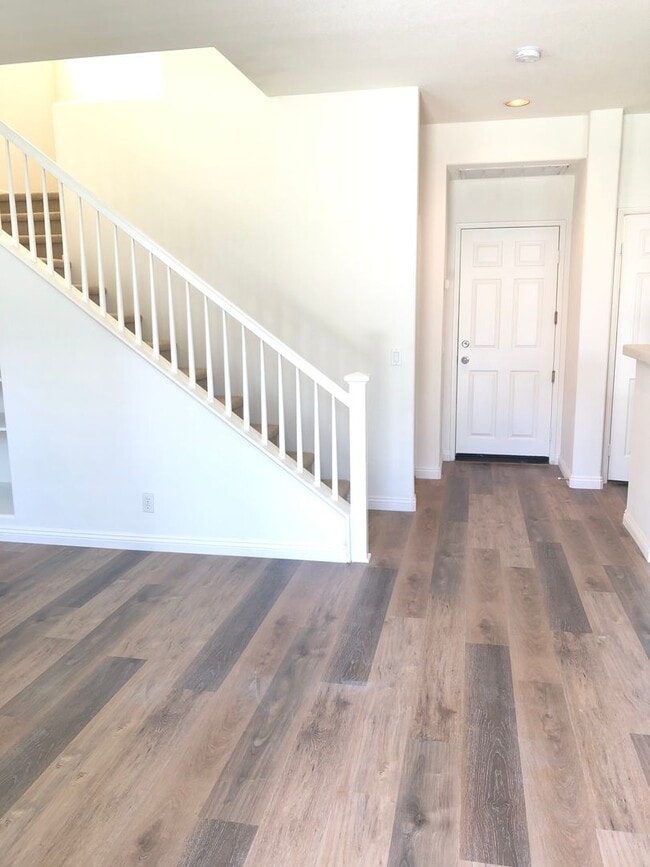 Foto del edificio - CHARMING 3 BR/2.5 BATH  " TWELVE PICKET LA...