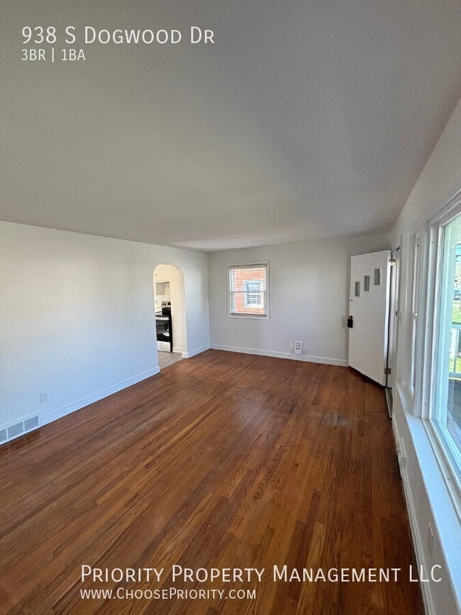 Photo - 938 S Dogwood Dr House