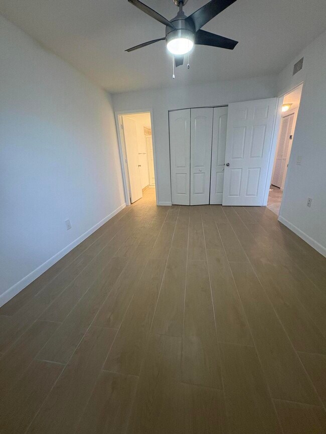 Building Photo - 661 Waterside Dr