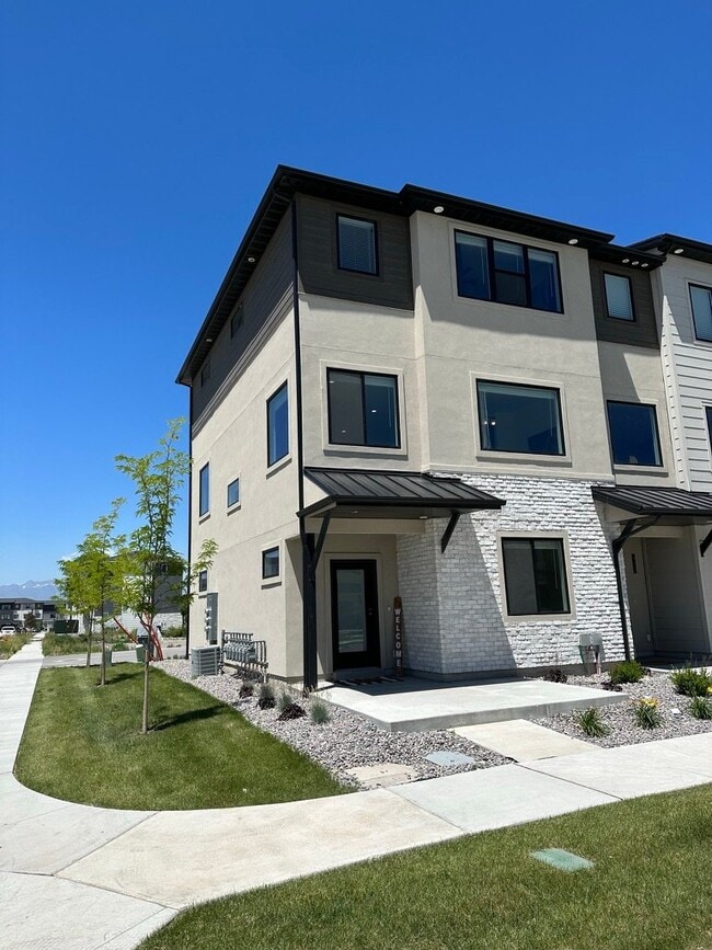 Building Photo - 476 S 900 W
