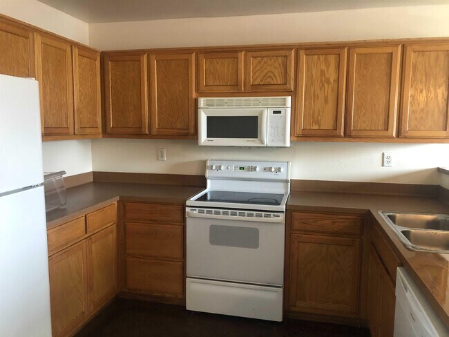 Building Photo - 979 Dilley St