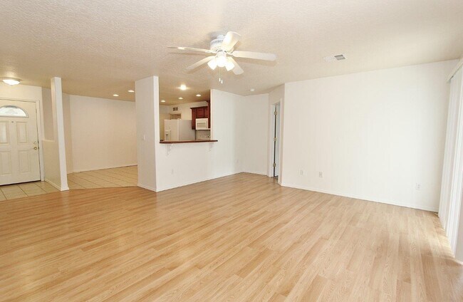 Building Photo - 1208 N Cheshire Dr