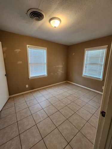 Building Photo - 602 Ruby Dr