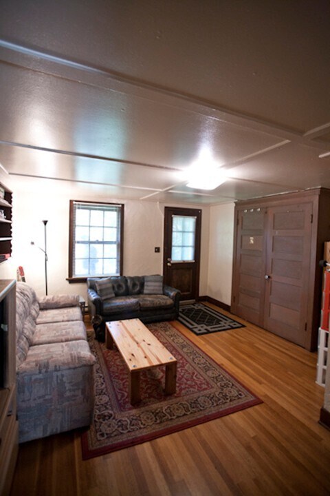 Foto del edificio - 460 NE Maiden Ln