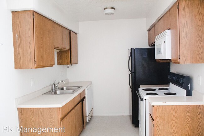 Building Photo - 4 br, 2 bath House - 112 E Wood St- Unit 16